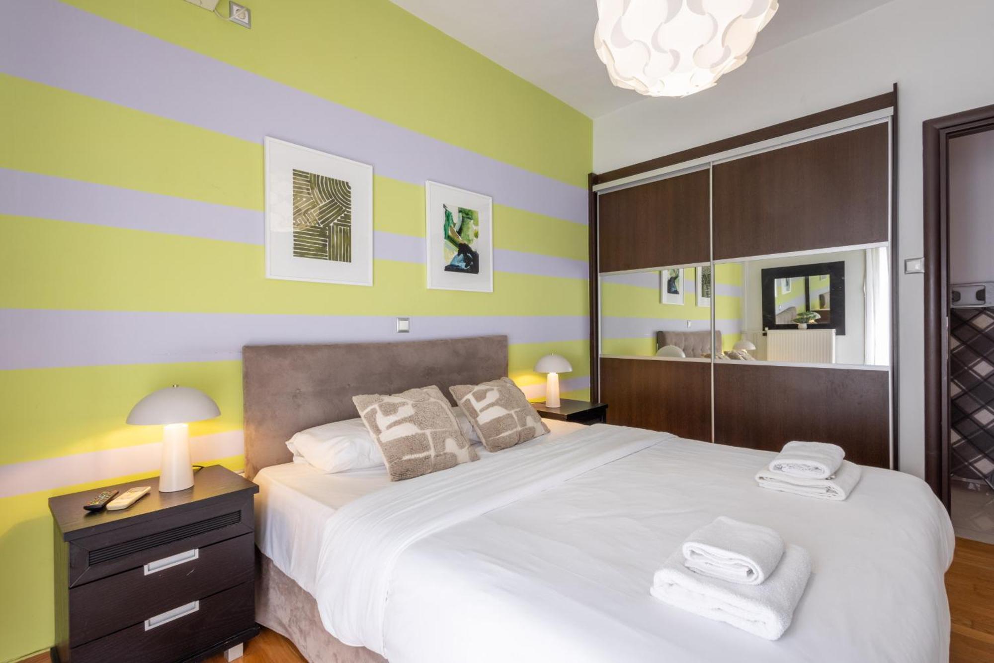 A Luxury & Comfortable Apt In เอเธนส์ ภายนอก รูปภาพ