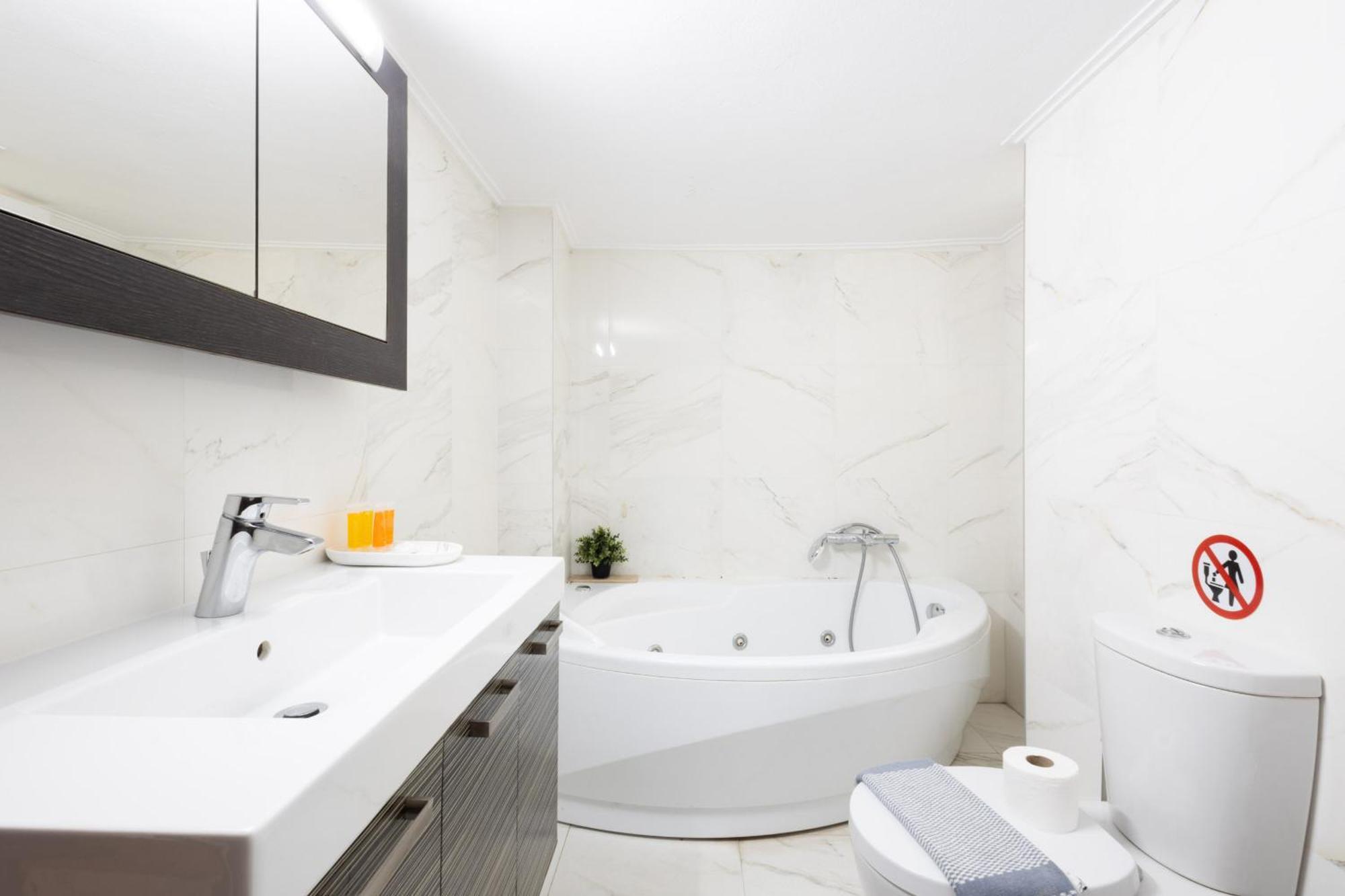 A Luxury & Comfortable Apt In เอเธนส์ ภายนอก รูปภาพ